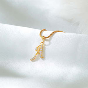 Collier pendentif en or avec lettre incrustée de zirconiums - Product Image 1