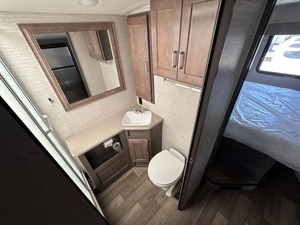 PROVEEDOR de autocaravana usada Winnebago Vista 29V Clase A de gasolina, año 2021 - Product Image 6