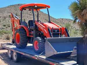 Retroexcavadora Kubota M62 2022, Remolcable, Equipo Agrícola, Motor Nuevo, Bomba Digital, Garantía de 3 Años, Accesorio de Garra - Product Image 5