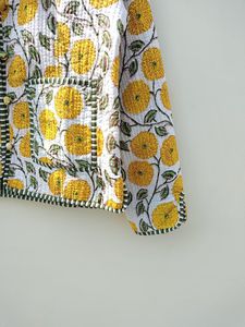 Chaqueta de algodón acolchada de estilo bohemio hecha a mano India para mujer, nuevo estilo, tela tejida con estampado de flores, prendas de vestir exteriores informales para invierno - Product Image 5