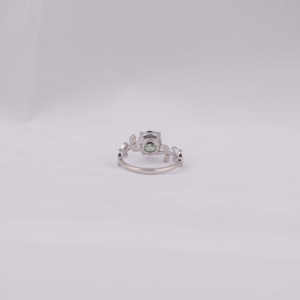 แหวนเพชรสำหรับผู้หญิงที่ปลูกในห้องทดลองสีเขียวทรงกลม18KT ได้รับการรับรองว่าเป็นทองคำสีขาว - Product Image 4