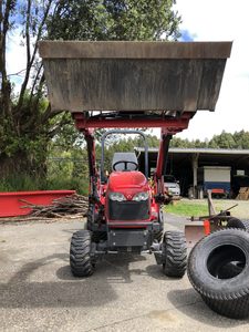 Mini tractor de ruedas Massey Ferguson GC1705 23HP pesado de alta calidad con cargador frontal e implementos de calidad premium entrega rápida - Product Image 6