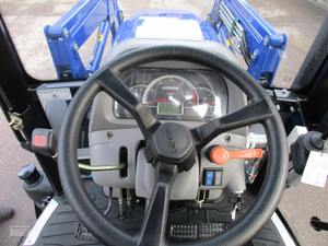 Tractor usado Lovol 504 con cargador Tracción de 4 ruedas Tractor agrícola para granja - Product Image 2