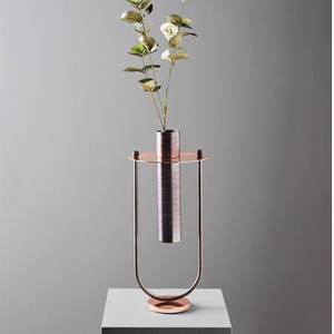 Vase à fleurs en métal doré Art Déco en fer et verre avec dessus de table circulaire - Product Image 2