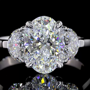 Bague exclusive en argent 925 avec trois pierres ovales en moissanite de 3,01 carats, qualité VVS2, design moderne, bijoux de mariée raffinés, vente en gros - Product Image 2