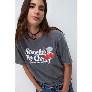 เสื้อยืดคอกลมแขนสั้นทรงหลวมสไตล์ลำลอง ผ้าโพลีเอสเตอร์ 100% ซักแล้ว ทรงโอเวอร์ไซส์ - Product Image 2