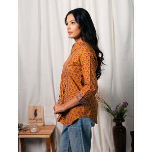 Tops de Algodón Naranja con Estampado a Mano, Cómodos y Elegantes - Product Image 2