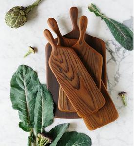 Tabla de cortar de madera con un aspecto minimalista que combina a la perfección con entornos de cocina modernos y rústicos - Product Image 2