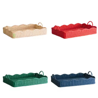Plateau de service rectangulaire bleu premium à bords festonnés, laqué, avec logo personnalisé, écologique, peint à la main, style moderne et luxueux, idéal pour les cadeaux
