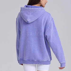 Sudadera con capucha de lavado ácido para mujer diseñada para brindar suavidad y calidez con una textura lavada única - Product Image 5