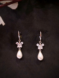 ต่างหูแบบห้อย ต่างหูมุกน้ำจืด ต่างหูรูปดอกไม้ ต่างหูมุกทรงรี ต่างหูเพชรรูปใบไม้ ต่างหูมุกยาวสำหรับงานแต่งงาน - Product Image 1