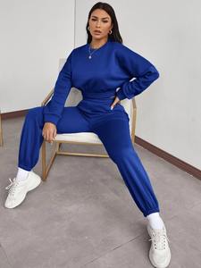 Haute qualité Designer décontracté deux pièces ensemble pour femmes manches courtes hauts et pantalons nouveauté ensembles de jogging - Product Image 2