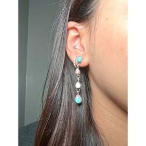 Pendientes Colgantes de Plata de Ley con Diseño de Gota de Agua y Dalia de Algodón Hechos a Mano por Artesanos Navajo, Ideales para Regalo - Product Image 5