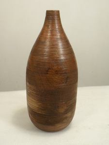 Vase bouteille décoratif polonais en fonte d'aluminium moderne pour la décoration intérieure - Product Image 4