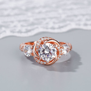 แหวนหมั้นเพชรโมอิสซาไนต์ทรงกลม Jeulia Floral Halo ตัวเรือนเงินแท้ชุบโรเดียม - Product Image 6