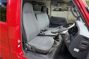 USADO, CONDUCCIÓN IZQUIERDA, ENTREGA RÁPIDA |   CONDUCCIÓN DERECHA |   Camión de Bomberos TOYOTA HIACE Doble Cabina de 1995, 5 Velocidades - Product Image 4