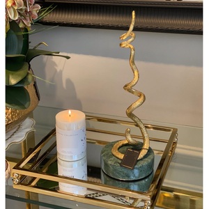 Escultura de Aluminio Hecha a Mano de Diseño Moderno, Acabado Dorado Brillante, Metal de la Mejor Calidad para Centro de Mesa - Product Image 2