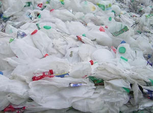 Residuos de botellas de leche de HDPE limpios y lavados, listos para enviar - Product Image 2