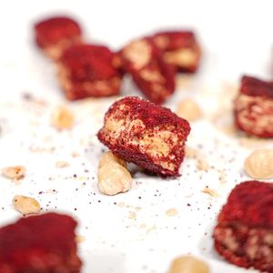 Délice turc enrobé de chocolat de qualité supérieure avec des noisettes veloutées, Lokum de la meilleure qualité en emballage boîte, fabriqué en Turquie - Product Image 5