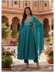 Nouvelle robe Anarkali en soie tendance et magnifiquement conçue, 3 pièces, avec broderie et travail de séquence de codage pour femme, pour mariage et réception - Product Image 4