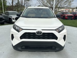 Toyota RAV4 LE V4 2.5L FWD 2021 Usado en Buen Estado - Product Image 2