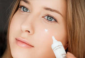 Crème pour les yeux raffermissante sans âge, instantanée, crème aux peptides et anti-rides qui élimine les cernes et les poches soulève le contour des yeux - Product Image 3