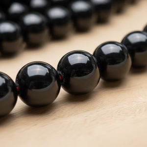 Perles de pierre précieuse onyx noir rondes de 8 mm en gros Beadsnfashion, fournitures de fabrication de bijoux DIY pour bracelets, colliers et boucles d'oreilles - Product Image 1