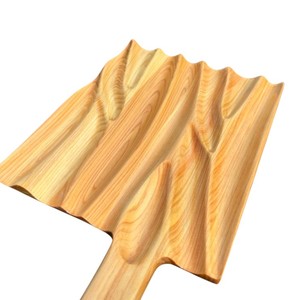 Assiette en bois en forme d'ours artisanale en gros, plateau à collation en bois rayé décoratif pour les fêtes de famille et les repas des enfants - Product Image 4