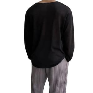 เสื้อยืดผู้ชาย เสื้อยืดพื้นฐาน สไตล์ลำลอง เสื้อยืดพื้นฐานสำหรับฤดูใบไม้ผลิและฤดูใบไม้ร่วง สีพื้นเรียบง่าย ใส่ได้ทุกโอกาส เสื้อแขนยาวบางเบา เสื้อผ้าผู้ชาย - Product Image 4