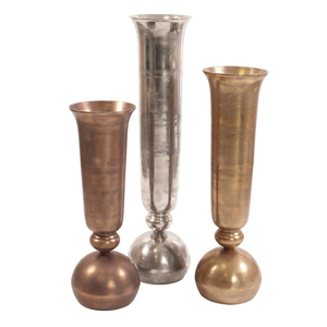 Florero moderno de metal dorado para decoración del hogar Florero de mesa elegante Almacenamiento hecho a mano Ideal para bodas y hogar - Product Image 4