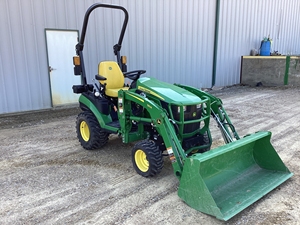 Tracteur John Deere 1025R 4RM/2RM 55 CV avec pompe, modèle 2024, d'occasion, qualité supérieure, garantie 5 ans, prêt à l'exportation, directement du fournisseur. - Product Image 3
