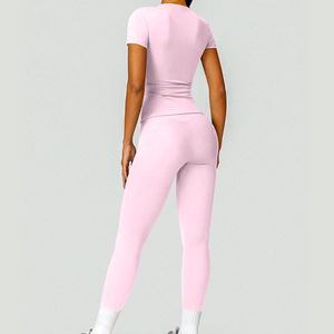 Ensemble t-shirt et legging de fitness pour femme Tissu respirant anti-transpiration Logo personnalisé Marque personnalisée Commandes en gros - Product Image 2