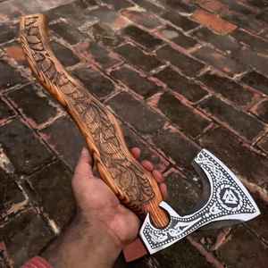 Hacha de Estilo Vikingo de Acero al Carbono Forjado, Hacha Barbuda de Grado Industrial para Exteriores con Mango de Madera para Acampar con Funda, Regalo Personalizado - Product Image 5