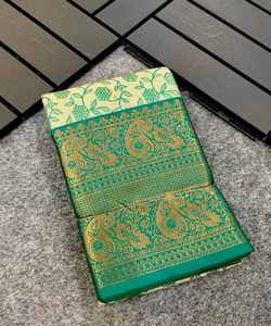 Découvrez la polyvalence des vêtements pakistanais indiens non cousus, vous permettant de personnaliser votre look en fonction de votre style. - Product Image 6