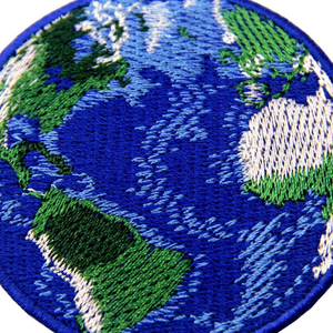 Badges brodés sur mesure décorations de style dernier cri épingle de sûreté quantité en vrac services de logo en gros OEM disponible - Product Image 4