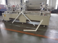 Profilé en acier en plastique PVC UPVC Soudage à trois têtes Soudage sans soudure avec une belle machine à souder Fenêtre et porte faisant la machine