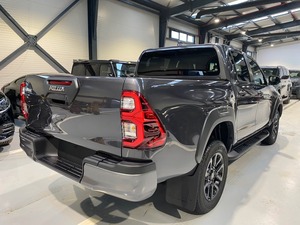 Toyota Hilux SUV Essence Automatique Moteur 4.1-6L Émissions Euro II 75k-100k Miles Sièges en Cuir Toit Ouvrant à Vendre - Product Image 4