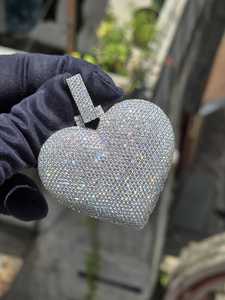 Iced Out en forme de coeur Hip Hop Moissanite ronde taille brillant diamant pendentif en argent Sterling 925 bijoux fins cadeau pour elle - Product Image 2