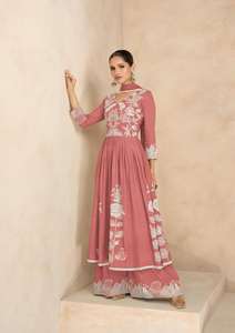 Último traje de diseñador Excelente calidad Alta demanda Heavy Reyon Kurti Pant & Dupatta con bordado Trabajo Mujer Moda - Product Image 4