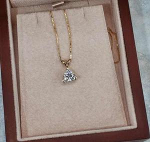 Pendentif Moissanite taille Trillion en Argent Sterling 925, Bijou Personnalisé, Clarté VVS, Collier Diamant Facetté, Charme Élégant, Cadeau - Product Image 1