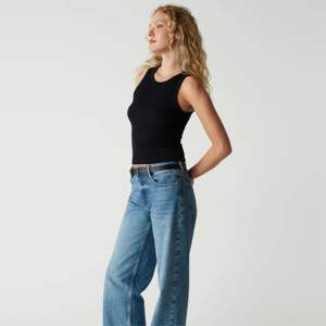 Top arrugado fluido para mujer: tela ligera, perfecta para ropa informal y de playa, disponible en una variedad de colores - Product Image 3