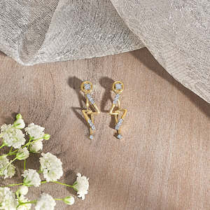 Boucles d'oreilles pendantes et boucles d'oreilles à clous Wonder Gold Diamond pour femmes - Product Image 1