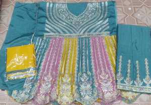 ชุดดีไซน์เนอร์ล่าสุดสำหรับผู้หญิงชุดแฟชั่นสำหรับใส่ทำงานปักเลื่อมผ้าชินอนสวยงามตามต้องการ - Product Image 5