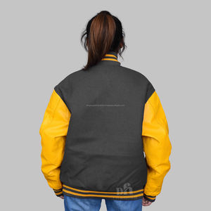 แจ็คเก็ตขนสัตว์สีเทาและสีทองและเสื้อหนัง - Product Image 3