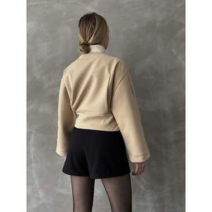 Chaqueta Corta al por Mayor para Mujer con Lazo, Diseño Elegante para Mujeres con Sentido de la Moda - Product Image 1