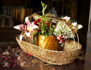 New Arrival Metal Gift <b>Basket</b> Wire Beaded Handmade Rustic Vintage Grid Container <b>Flower</b> <b>Baskets</b> with Handle - Product Image 3