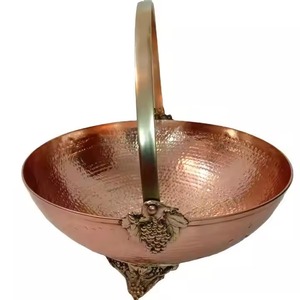 Bol en laiton fait main avec bordure florale et gravure, passe au lave-vaisselle, design moderne et luxueux pour conserver les fruits secs et les chocolats plus longtemps - Product Image 2