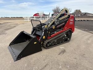 Chargeuse sur chenilles à essence Toro DINGO TXL2000 2026 avec moteur haute performance, PLC et boîte de vitesses - Product Image 5