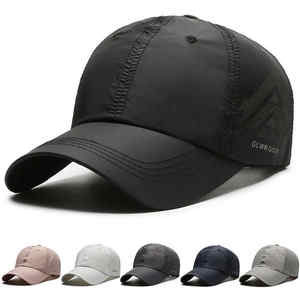 Gorra de golf ligera para hombre con paneles de secado rápido, Parte delantera transpirable y ajuste seguro para un clima cálido, fitness y días de juego - Product Image 1