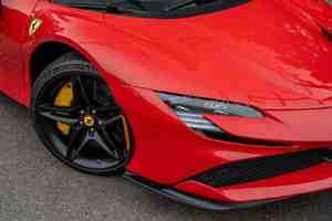 2024 SF90 Stradale AWD Volante a la Izquierda Asientos de Cuero Cámara Trasera EN Buen Estado Listo para Conducir - Product Image 3